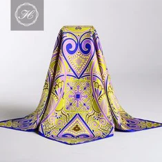フローラルプリントシルクスカーフ